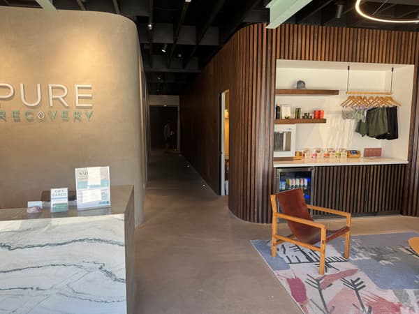 Pure Recovery Sherman Oaks lobby and reception desk